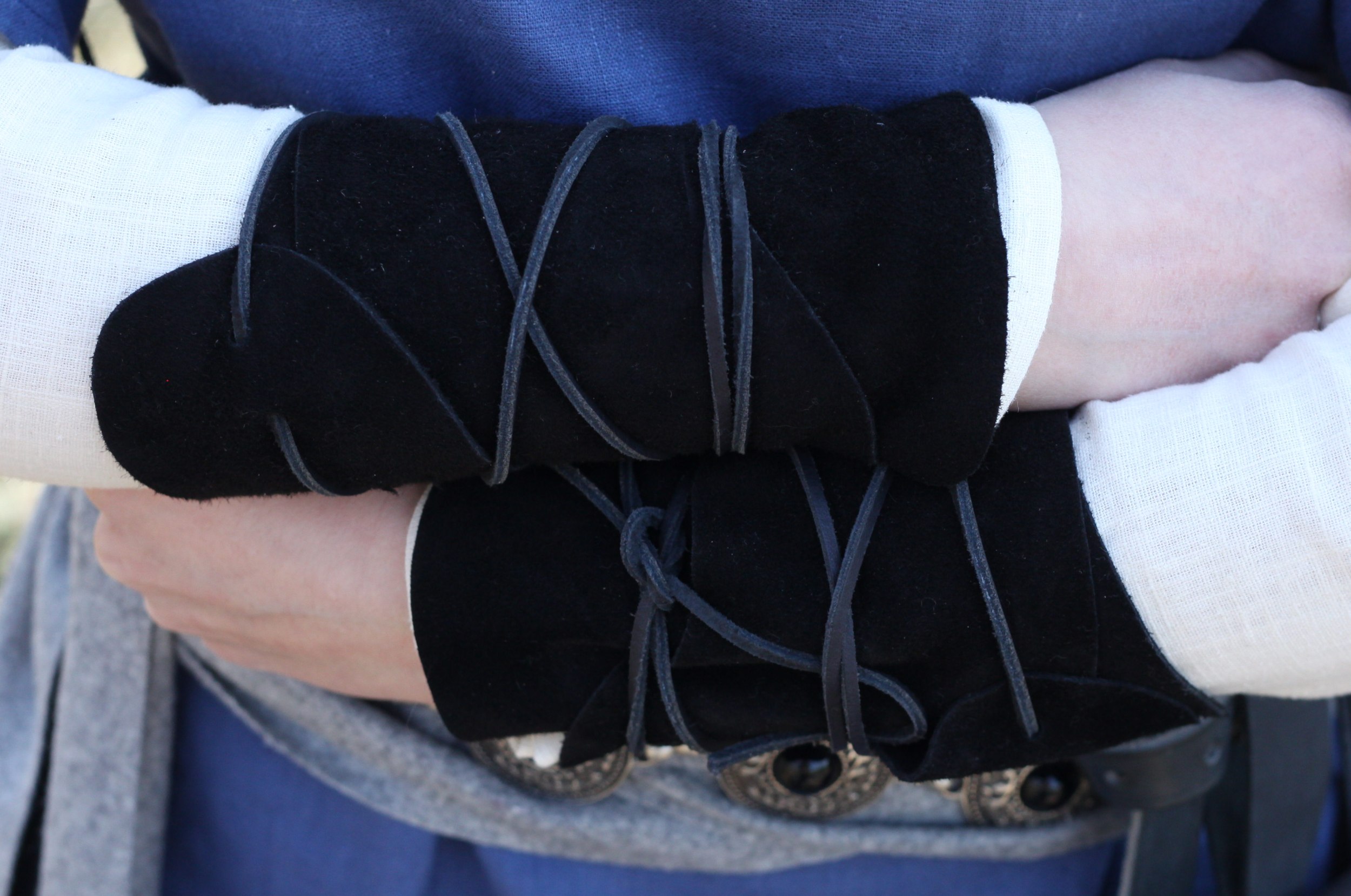 Lederarmwickel aus Veloursleder