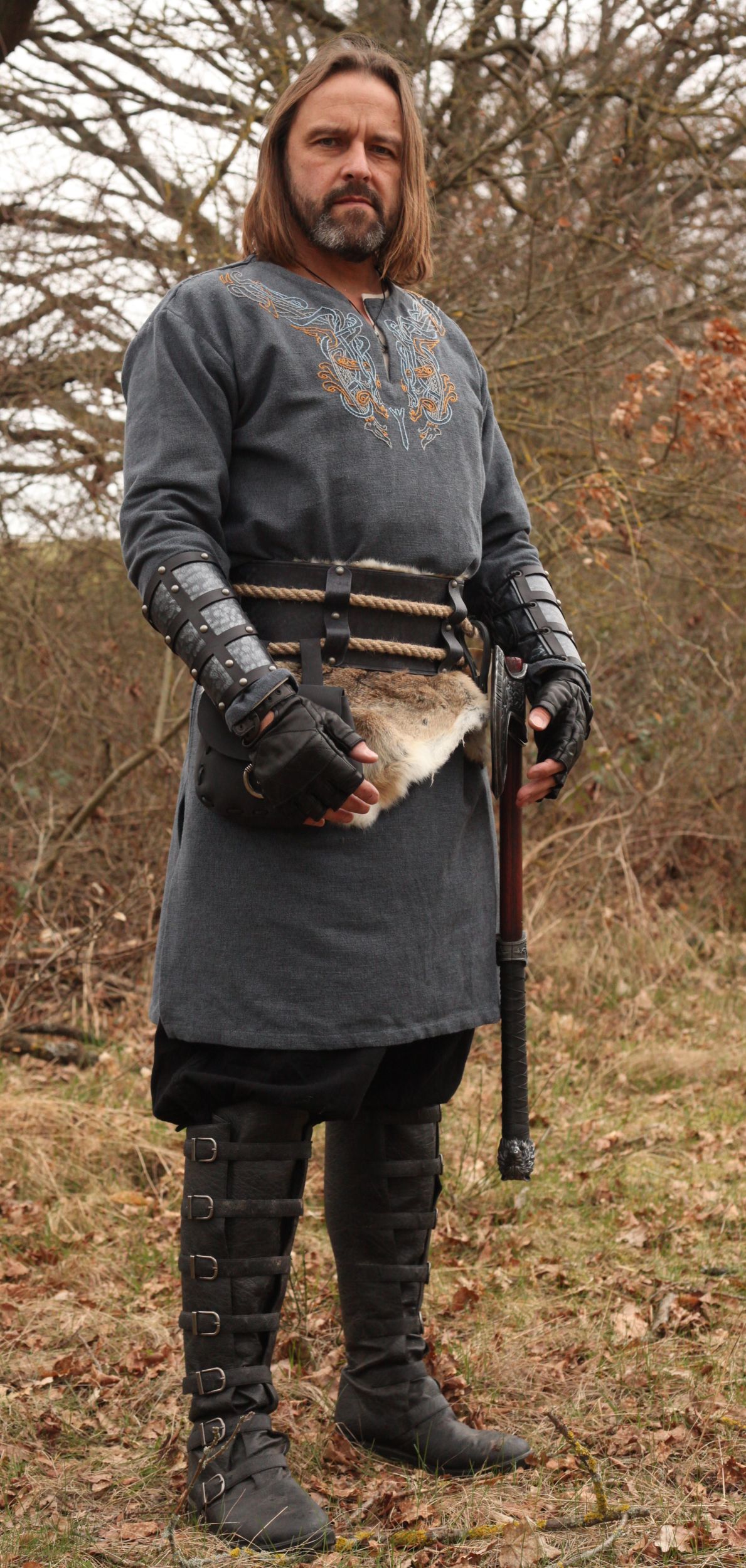 Blaugraue Wikinger-Tunika Snorri mit Handstickerei