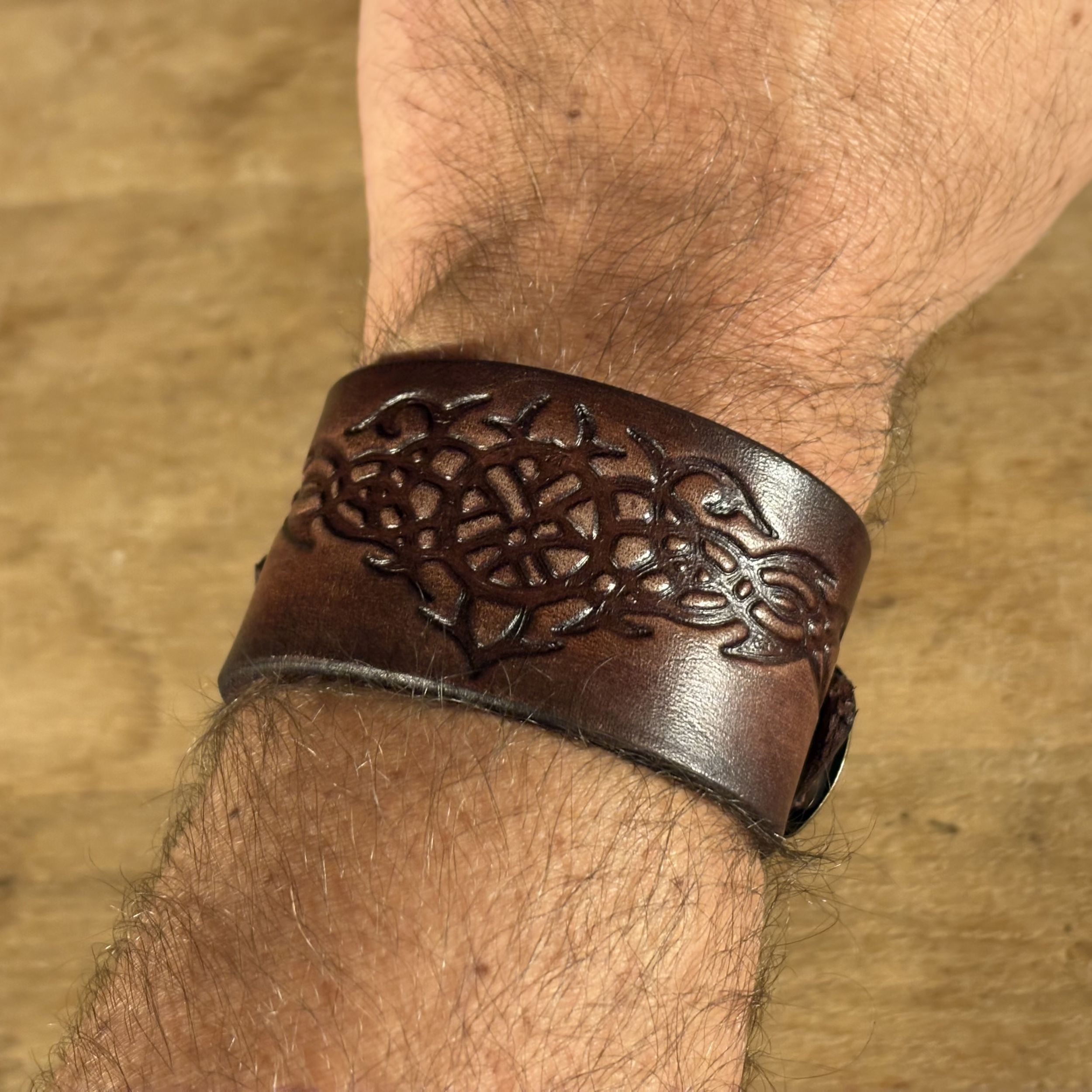 Lederarmband 4cm, mit keltischer Prägung