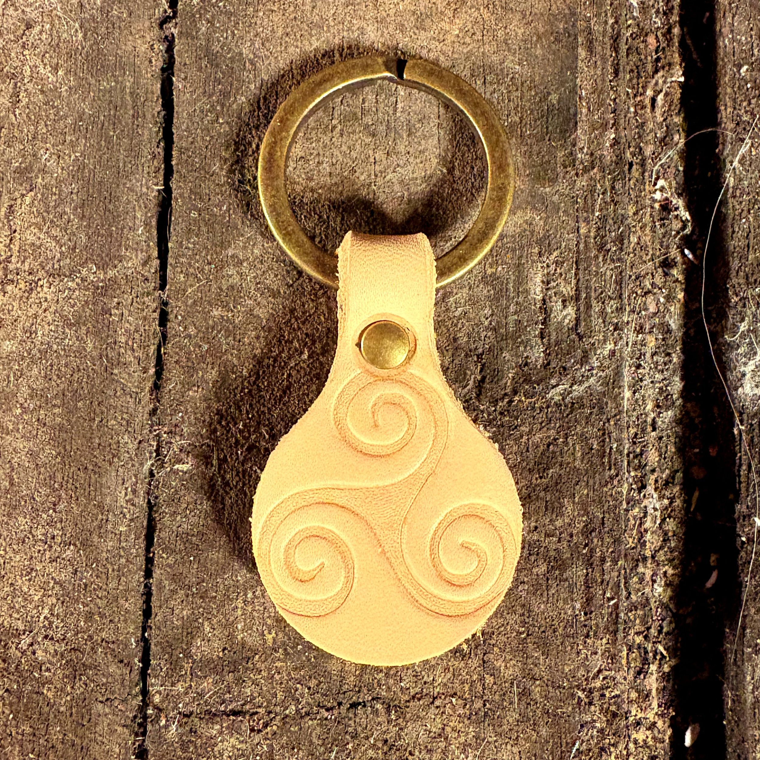 Schlüsselanhänger natur, Triskele