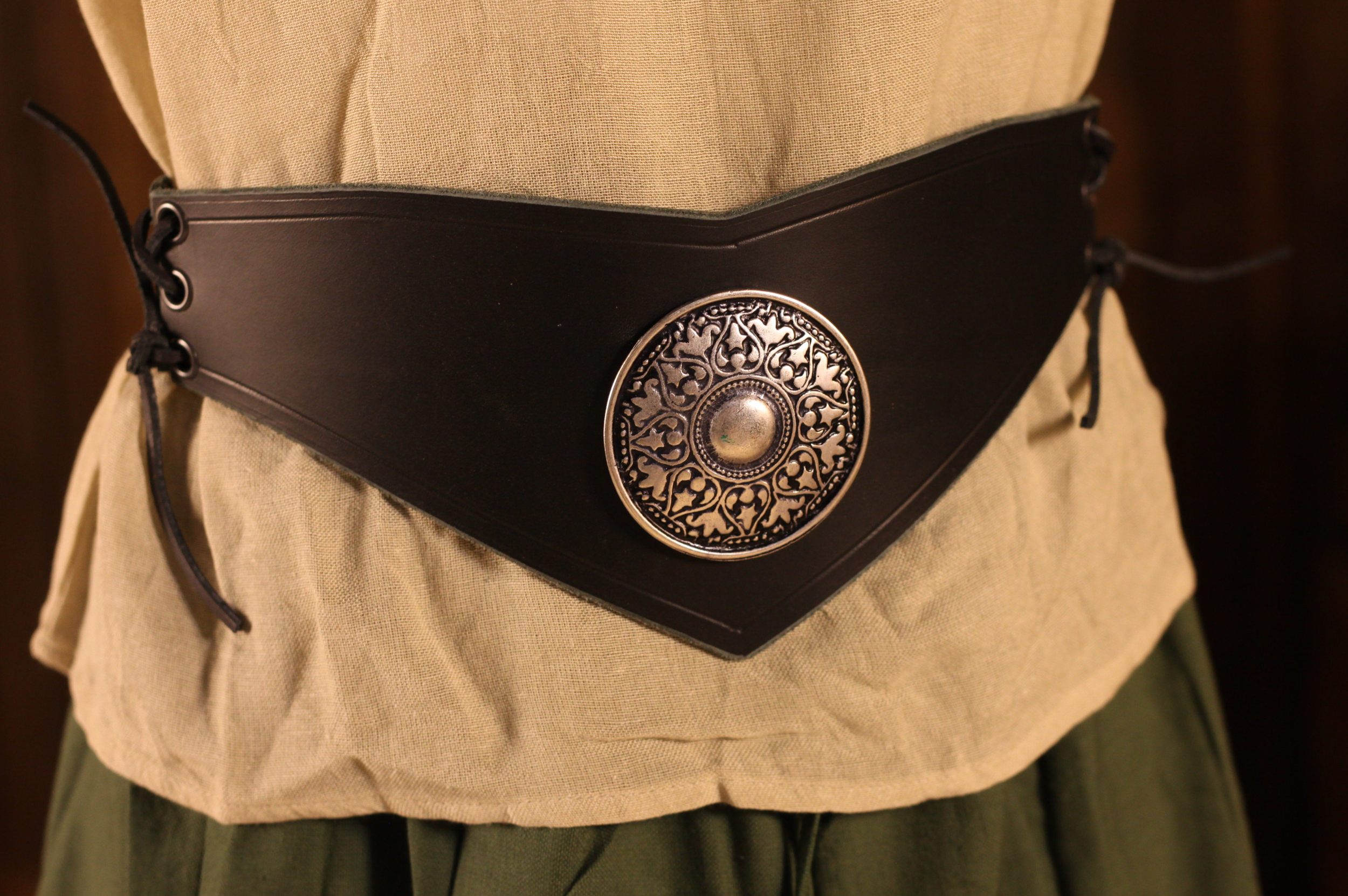 Miedergürtel mit Zierniete