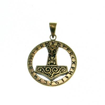Bronzeanhänger Thorshammer im Runenkreis
