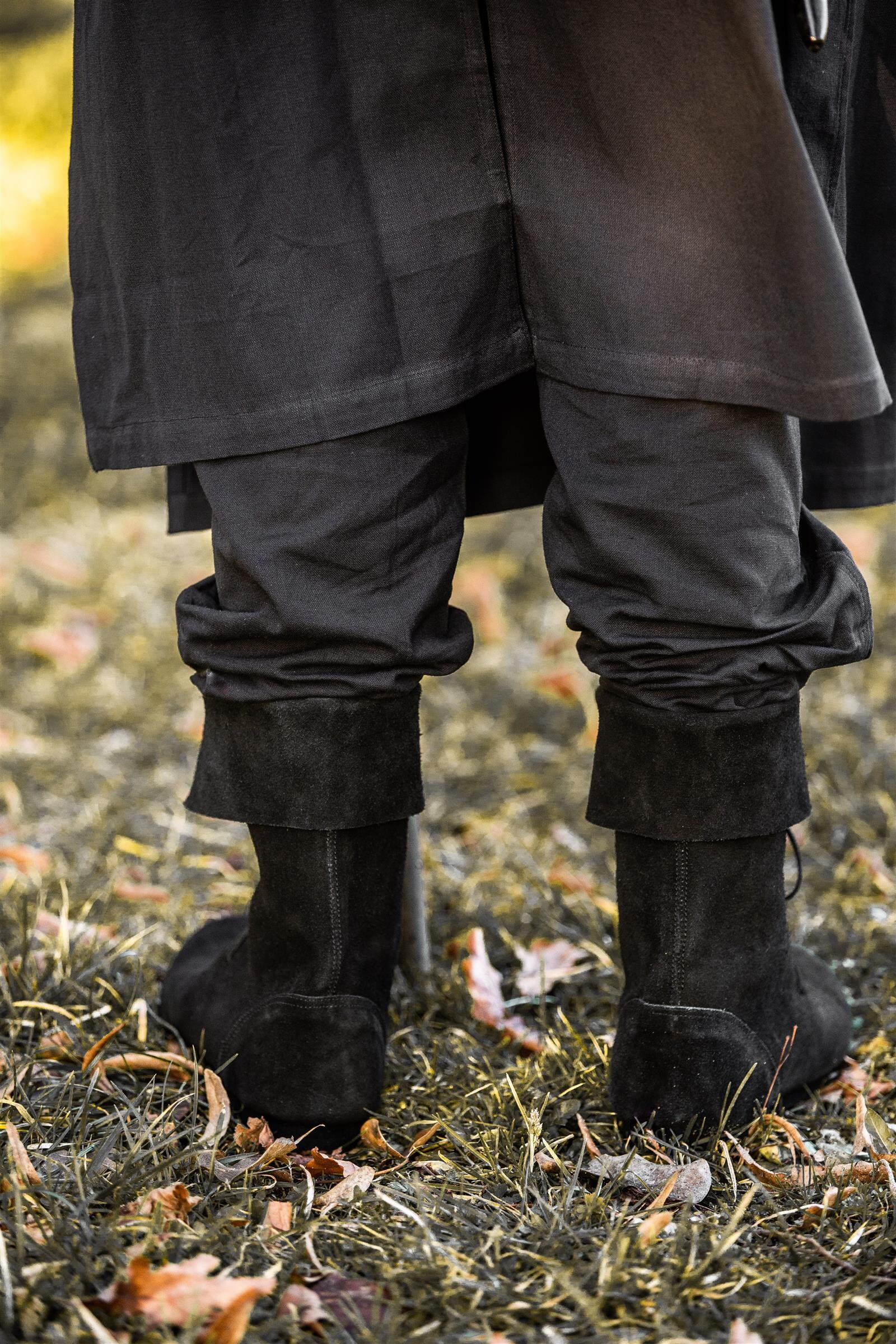 Geschnürte Stulpenstiefel, schwarz