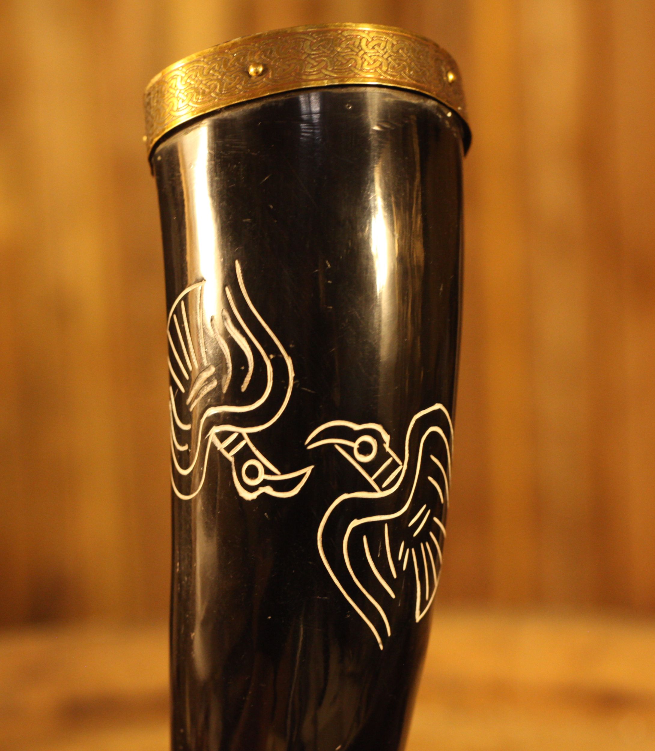 Mittelalterliches Trinkhorn Odins Raben