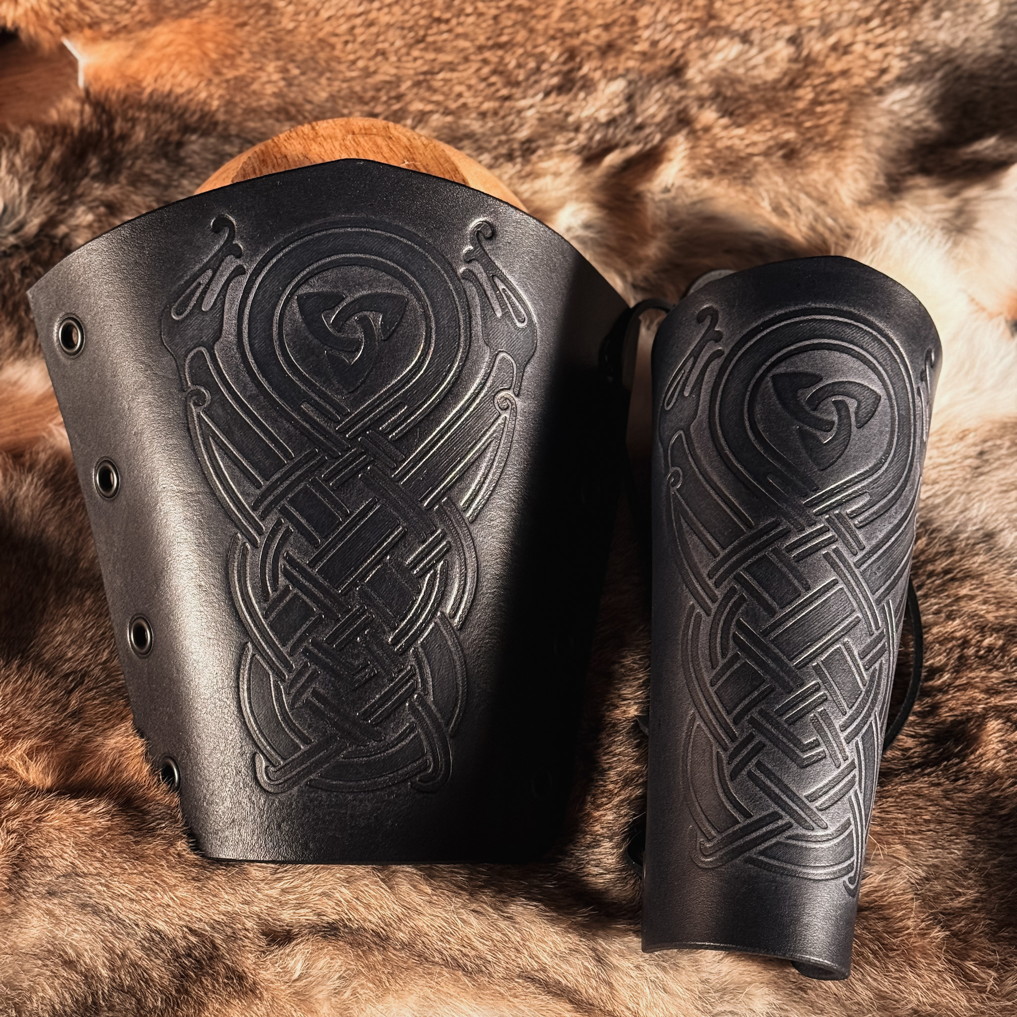 Leder-Armschienen Drachen mit Triqueta