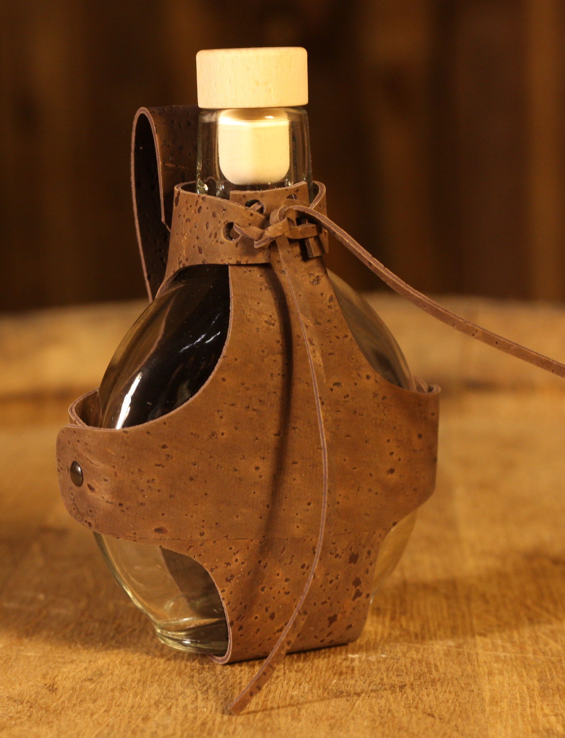 Flachmann mit Halter aus veganem Leder, 200ml