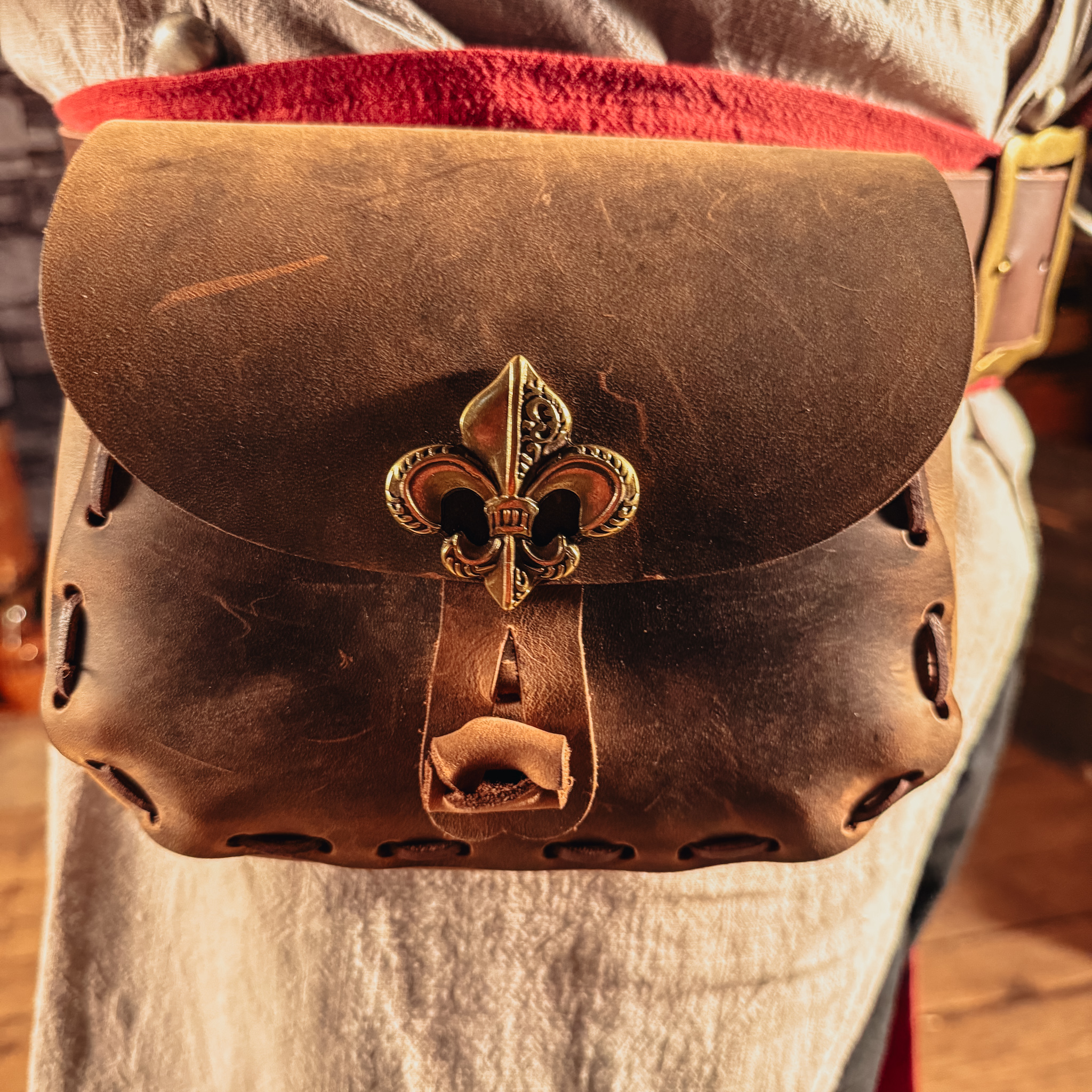 Braune Ledertasche Fleur de Lys