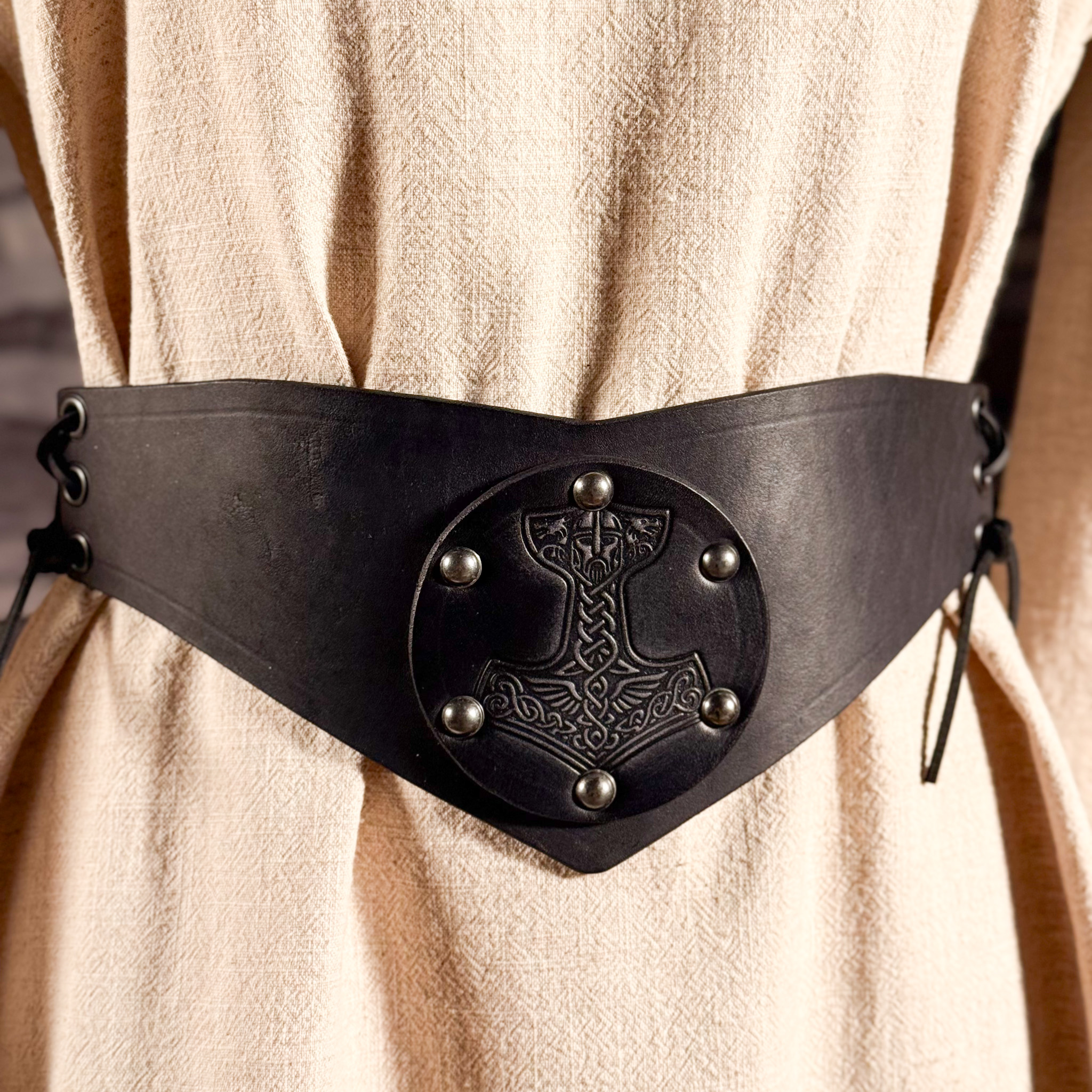 Miedergürtel aus Leder mit Prägung Thorshammer