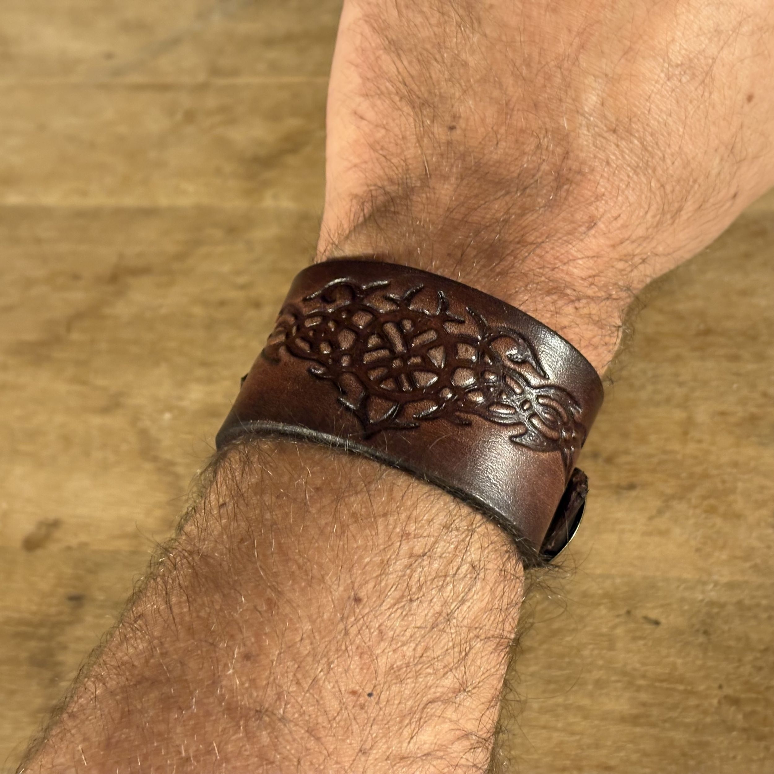 Lederarmband 4cm, mit keltischer Prägung