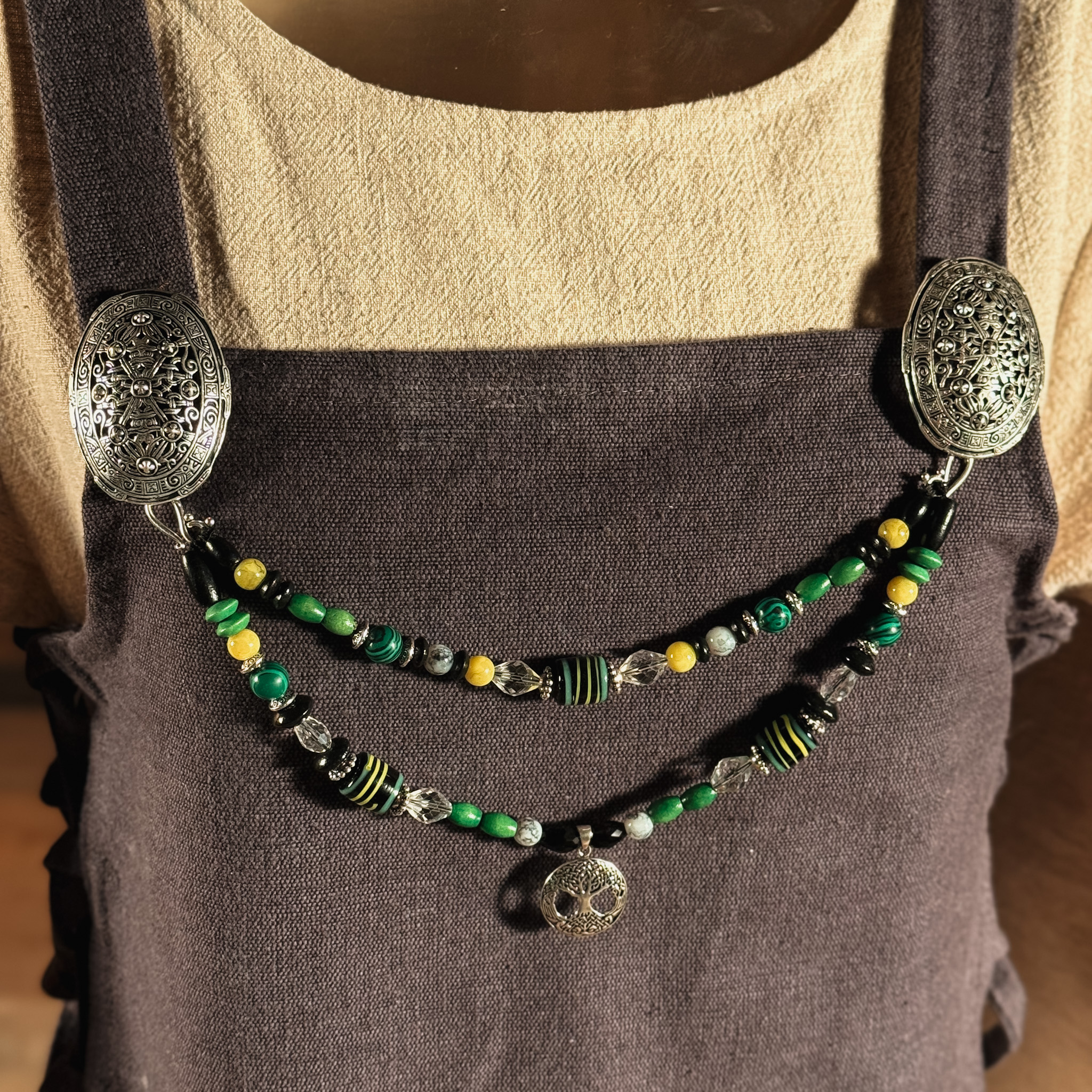 Wikinger Fibelkette grün mit Lebensbaum