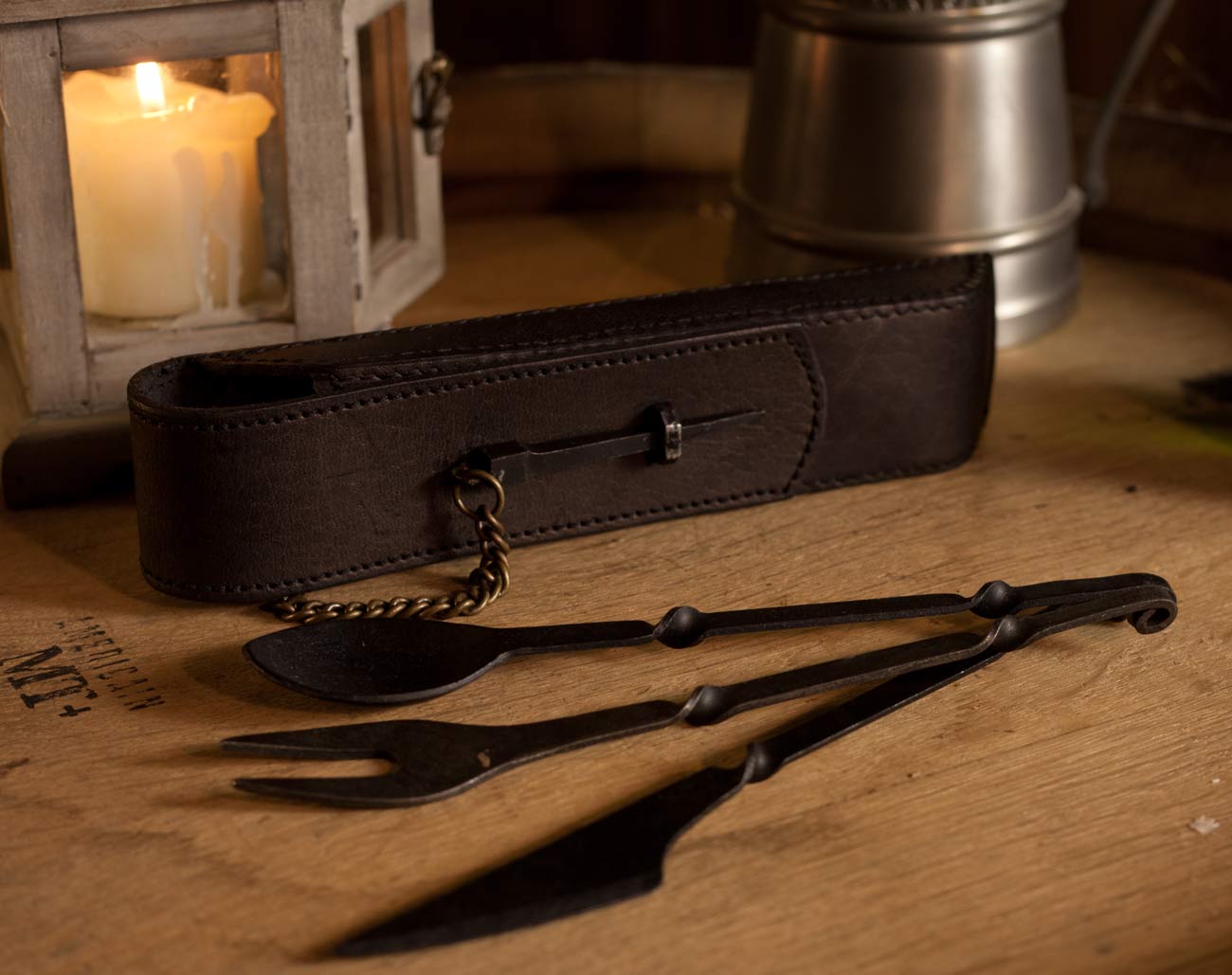 Mittelalterliches Besteck im Leder-Etui