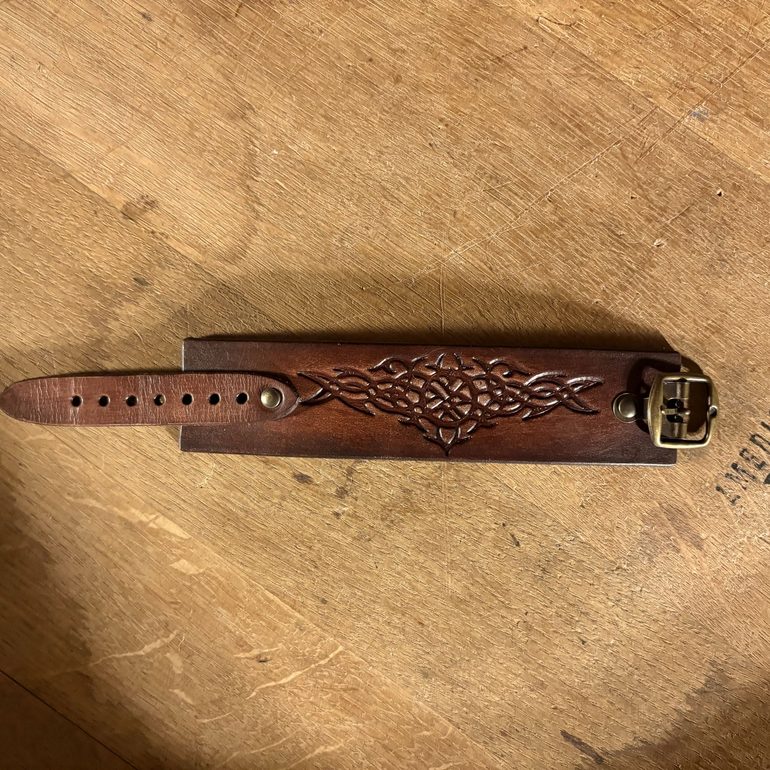 Lederarmband 4cm, mit keltischer Prägung