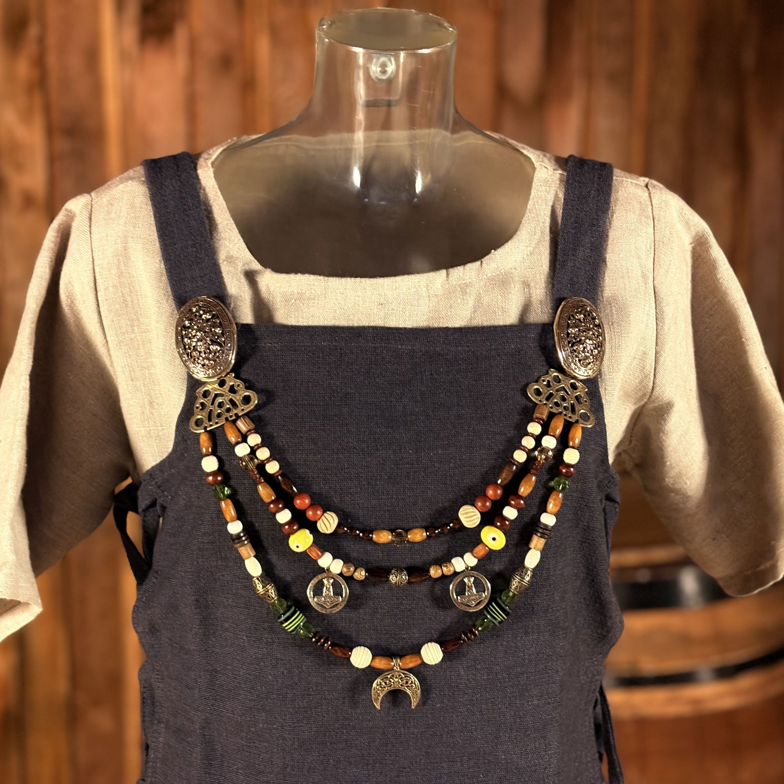 Dreireihige Fibelkette im Wikingerstil mit Lunula