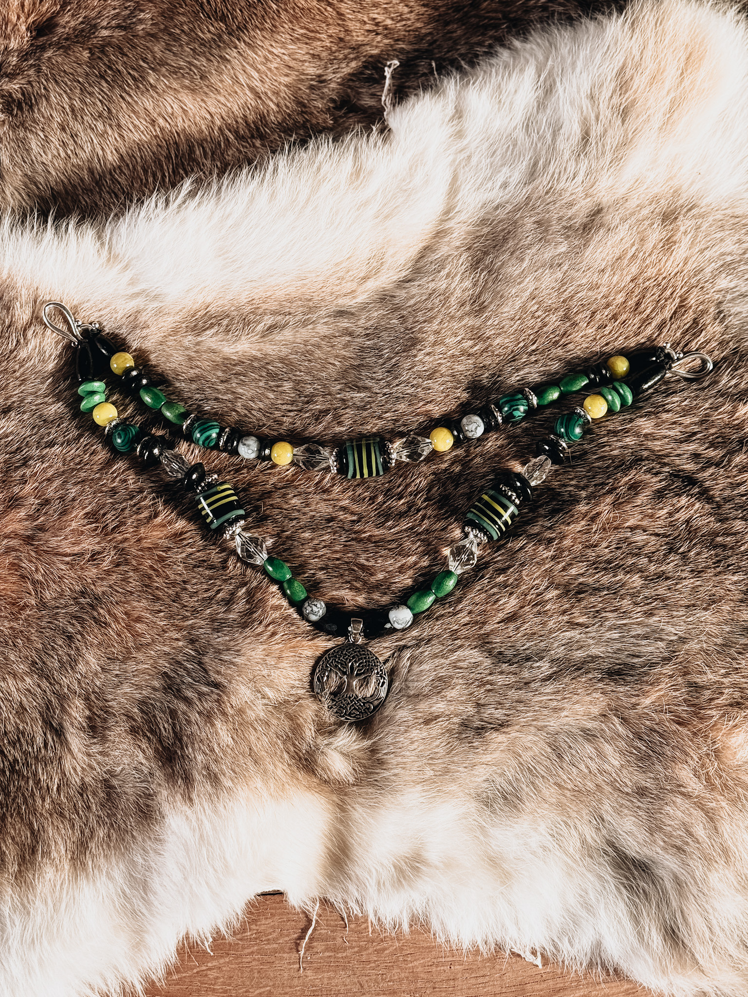 Wikinger Fibelkette grün mit Lebensbaum